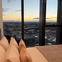 Luxurious City View with Gym Pool Parking Playground, hotel v mestu Sydney