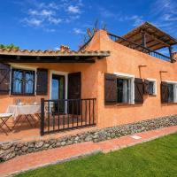 Sea View Three-Bedroom House 50m from the Beach 2, Hotel in Baja Sardinia