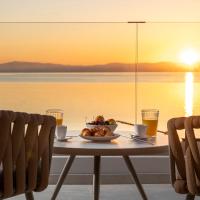 Elysian Beachfront Luxury Suite with Jacuzzi - Sea & City View - ADULTS ONLY, hotel in Kos Town