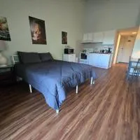 Cedar Lodge Condo with Private Balcony & Full Kitchen, ξενοδοχείο στη Laconia