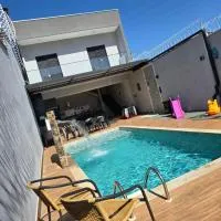Sobrado novo e lindo com piscina, hotel v destinaci São José dos Campos