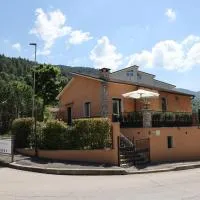 La Genziana - villino con parcheggio privato, Hotel in Popoli