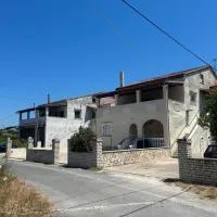 Parea Home Corfu, hotel em Kastanéa