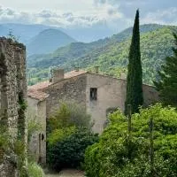 Portail Sainte Marie: Montbrun-les-Bains şehrinde bir otel