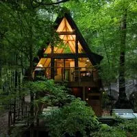 Wilewood A-Frame, Romantic Treehouse Getaway, Hot Tub, hótel í Abbeville