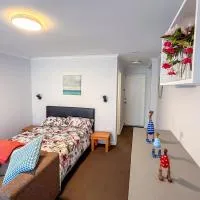 Mandurah Coastal Studio - Pool Outlook, hotel di Mandurah