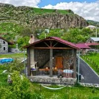 River Home, hotel v mestu Kʼaghsi