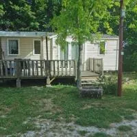 Camping du Pontis โรงแรมในVerteillac