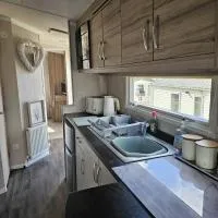 6 Ocean Park private 4 birth bar on site 5 minute walk to beach, hotel en Brean