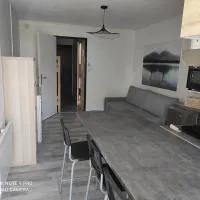 Charmant studio Cabine à Carnon, entre plage et port، فندق في موجيو