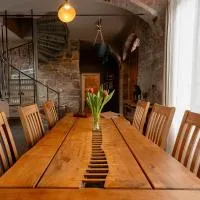 Maisonette-Wohnung mit Kamin im historischen Gewölbe, хотел в Großharthau