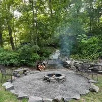 The Arts & Crafts House with Firepit, Skylights, Jetted Bathtub, Hotel in Kingston