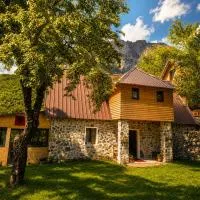Plisi i Bardhe Agroturizem, hôtel à Hardedaj