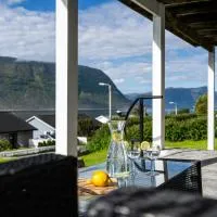 Mountain View Apartment, Free Parking, Hiking Nearby, hotel em Ålesund
