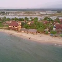 Omah Laut Bondo Jepara - by the beach, direct view of the sea, great base for water sports, hotel v destinaci Margokerto