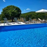 Peaceful New Country House with Saltwater Pool, hotel a Brgud