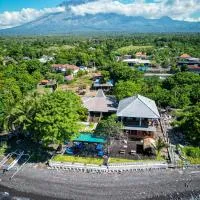 Villa Kampung Kecil Beach Front, viešbutis mieste Kubu