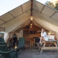 Glamping Tent #2 with Heat AC and Private Bath, Hotel in Orderville