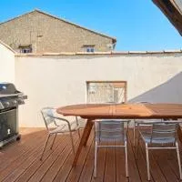 Maison familiale 8 pers - calme centre village - terrasse tropézienne proche plages, hotell sihtkohas Lespignan