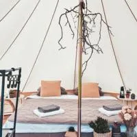 Bushcraft Glamping Møn with Stunning Sunrise View – hotel w mieście Askeby