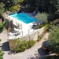 Les Robinsons, hotel in Sillans-la Cascade