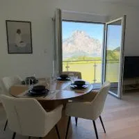 Apartment am Traunsee mit Panorama Seeblick 2: Traunkirchen şehrinde bir otel