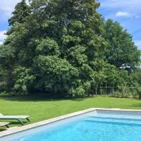 Marguerite,salon,chambre,SdB,piscine, hotel di Condat-sur-Ganaveix