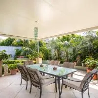 Two Private Guest Rooms in a Large Home Caringbah South, hotel sa Caringbah