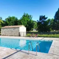 Terres de France - Le Domaine des Vans, hotel v destinaci Chambonas