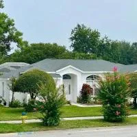 Cozy and Comfortable Home 3-Beds 2-Baths Sleeps 7, hotel sa Valrico