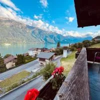 Chalet Luna - Alpine Apartment by Lake Brienz, ξενοδοχείο σε Niederried
