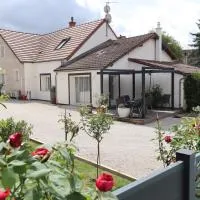 Gite calme avec grand parking privé, proche Dijon、Longeaultのホテル