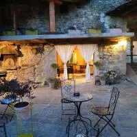 All About You Montefiore، فندق في Casola in Lunigiana