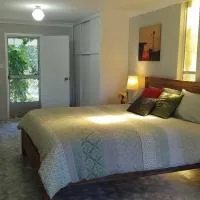 King Bed on Mid North Coast 8 mins A1, מלון בValery