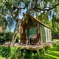 Private small house with sauna and terrace in Tallinn, hotell Tallinnas