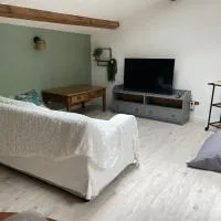 Les Vieux Platanes Loft chaleureux, hotel a La Crau