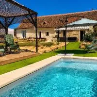 Queyssac에 위치한 호텔 La grange en pierre - chic & piscine privée