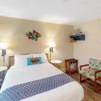 Retro beach room with fast WiFI - walk to downtown shops & restaurants, hotel en Bandon