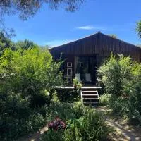 Pine Lodge - direct train to Porto, hotel en Valongo