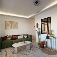 Apartment with sunny terrace downtown Cannes, hotel u Kanu