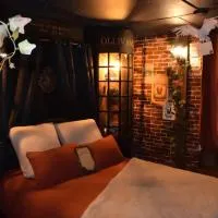 Galerie des sorts perdus, hotel u gradu 'Mandeville-en-Bessin'