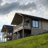 Tri houses, hotell i Podobovets