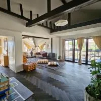 Peaceful Family Retreat Villa with a private Hot Tub, hotel v destinácii Sopot