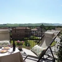 Casa Baratta - La Quercia, Neive, moderno appartamento, terrazzo vista Langhe, park EV, hotel em Neive