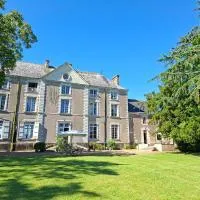 Château de la GENAISERIE - Chambres d'hôtes, hotel u gradu Saint-Aubin-de-Luigné