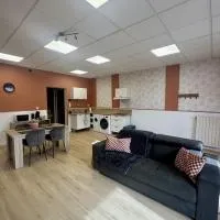 Proche du centre-ville au coeur des fontaines, hotel i Raon-lʼÉtape