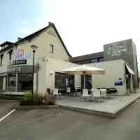 Hôtel Le Saint Loup โรงแรมในฌอมบลูซ์