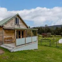 Jackeys Marsh में, होटल Rivendell Cottage - Off Grid cabin