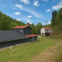 37-Acre Private Cabin Retreat near Shenandoah, hotel Stanleyben
