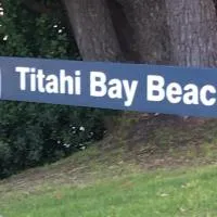Relaxing Beach Side House, Hotel in Porirua